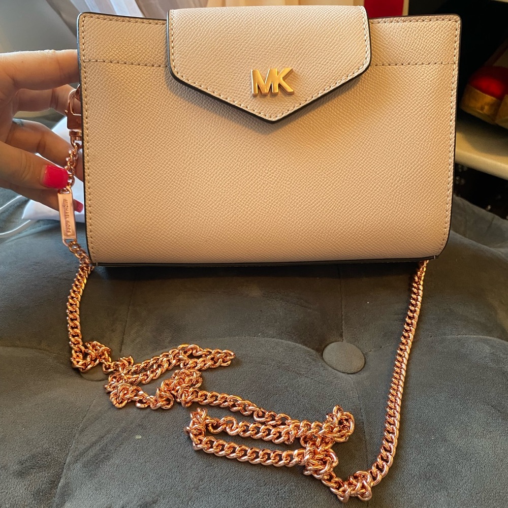 EUC soft blush pink Michael Kors Crossbody.